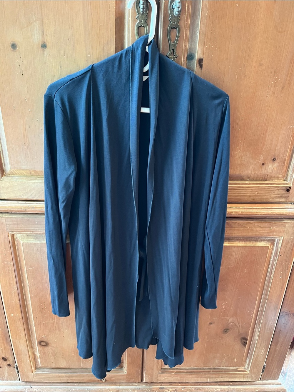 CABI. NEW! SOLID BLACK NYLON/POLY LONG SLEEVE WRAP. SHAWL COLLAR.